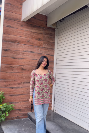 Boho Bloom: Paisley Print Tunic & Effortless Denim - Casual Chic Style