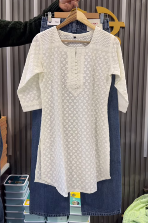 π€ Everyday Elegance β White Cotton Chikankari-Style Kurti