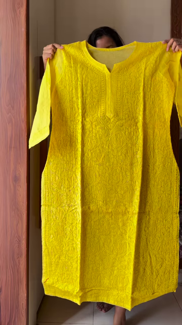 Fuchsia Textured Straight Kurta - Luxurious Simplicity - Image 3