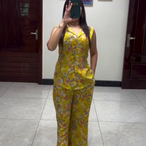 Casual Sleeveless Yellow Floral Co-Ord Set with Button-Down Top and Wide-Leg Pants