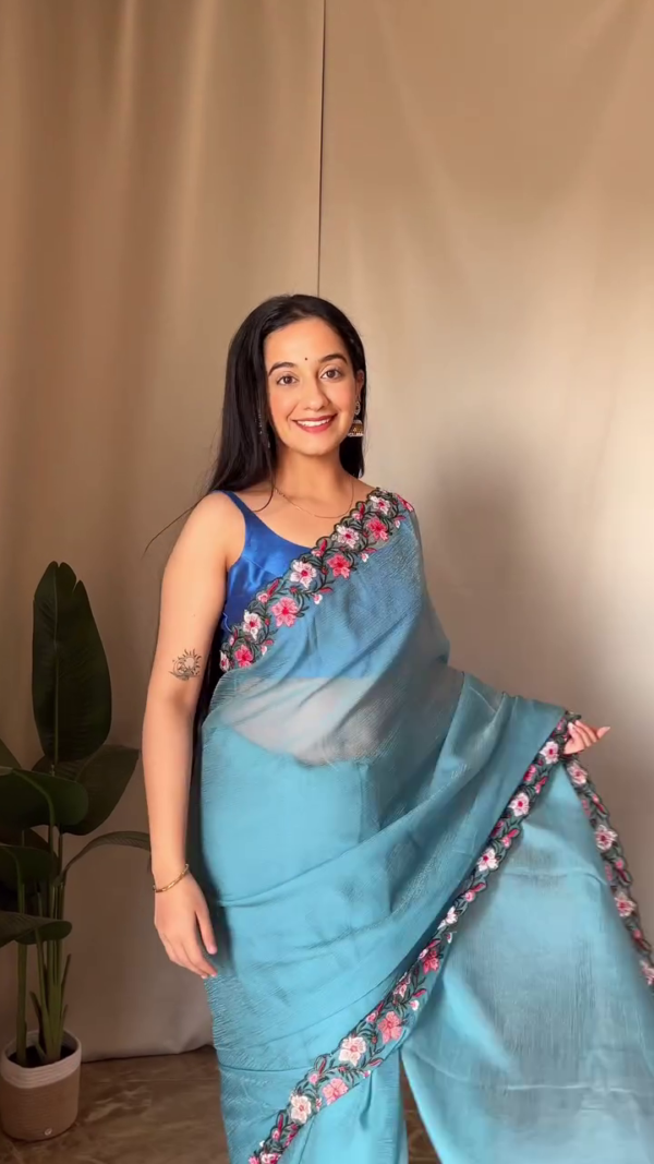 Heritage Gleam Pure Soft Silk Saree in Teal Blue with Antique Gold Zari Detailing and Scalloped Border Elegance - Image 3