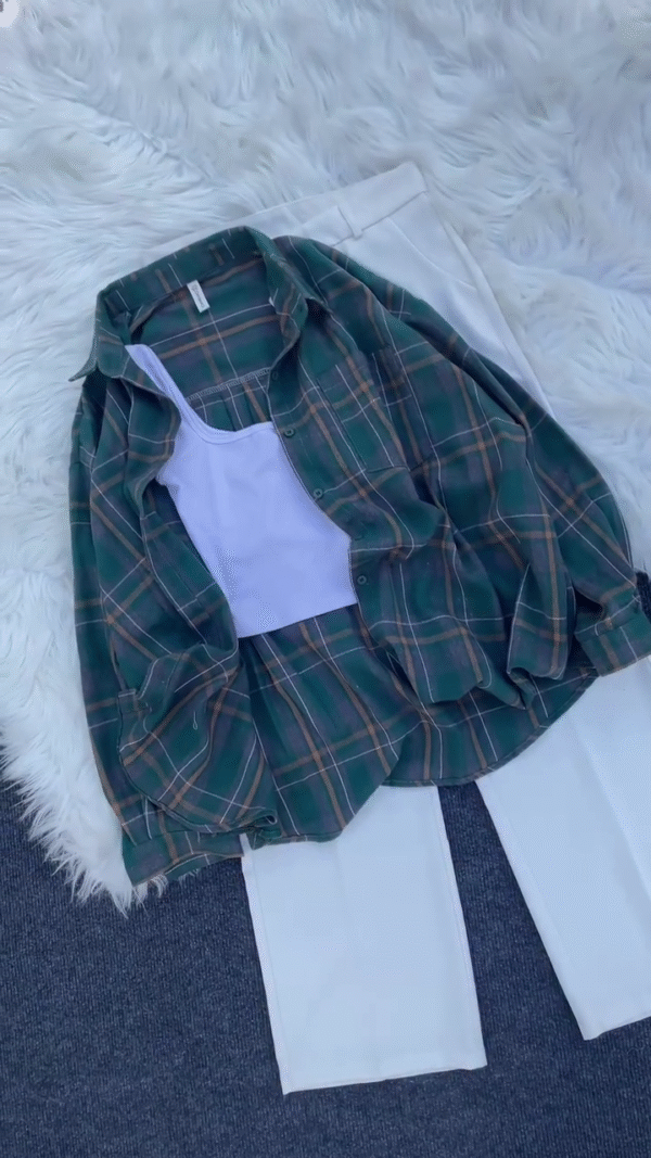 Cozy Casual Explorer Look: Soft Cotton White Wide-Leg Pants + Lavender Ribbed Tank + Forest Green Oversized Plaid Shirt Combo