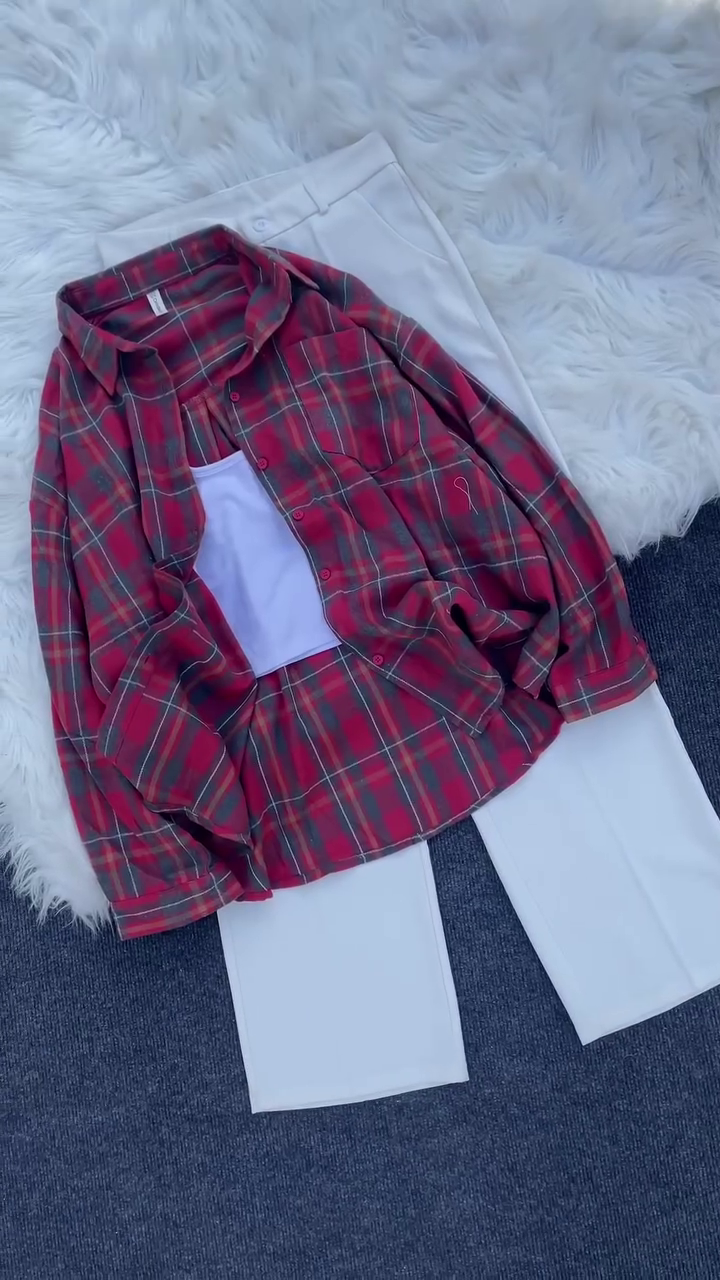 Cozy Casual Explorer Look: Soft Cotton White Wide-Leg Pants + Lavender Ribbed Tank + Forest Green Oversized Plaid Shirt Combo - Image 3