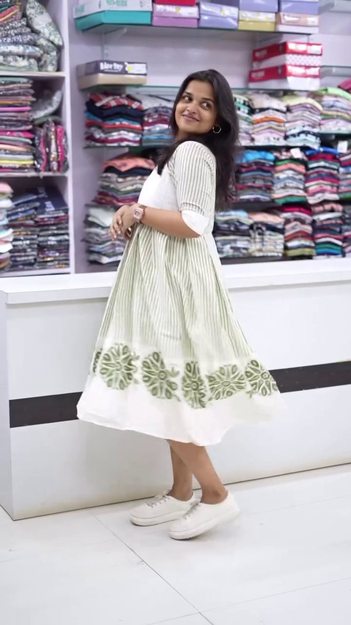 π€ Floral Charm Black Printed Midi Dress πΌπ - Image 4