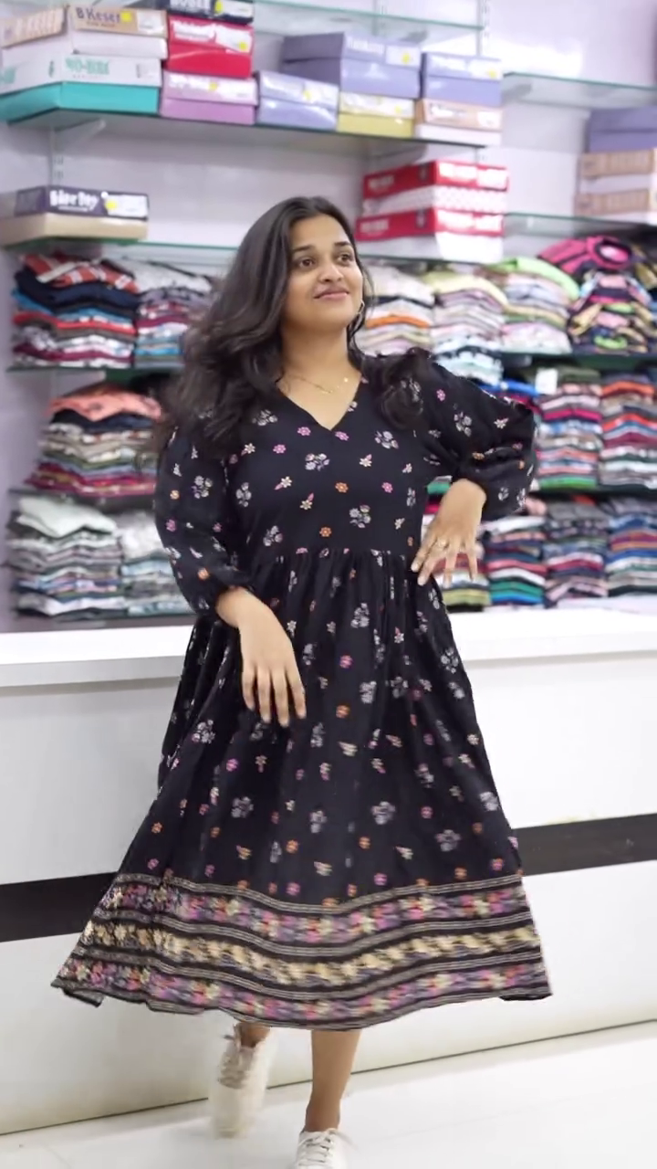 π€ Floral Charm Black Printed Midi Dress πΌπ