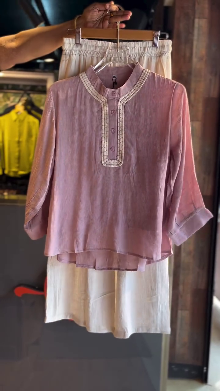 Mauve Pintuck Cotton Blouse with Ivory Palazzo – Pastel Grace for Effortless Elegance