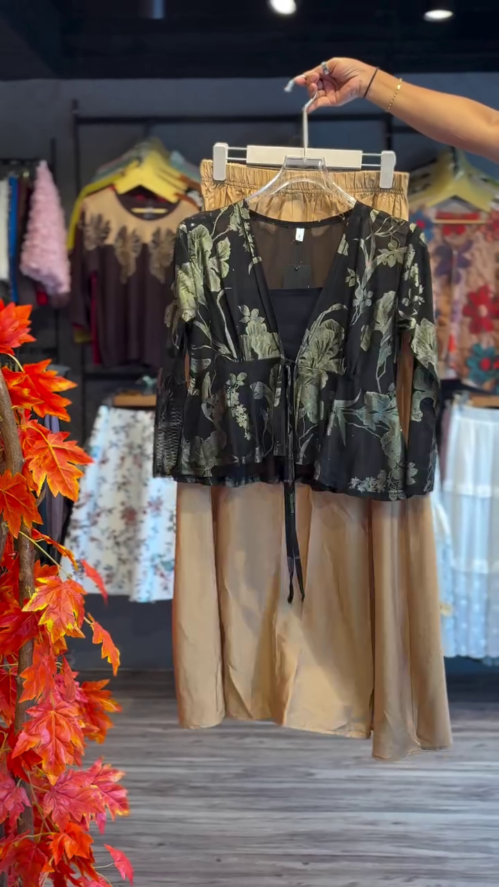 ๐ฟ Elegant Sheer Black Floral Kimono with Golden Satin Dress Set ๐ฟ