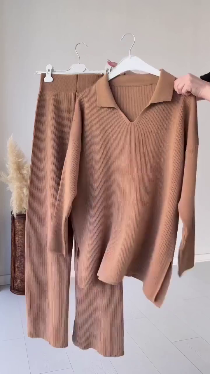 Elegant Relaxed Ribbed Knit Set with Collar Top and Wide-Leg Pants – Caramel Edition