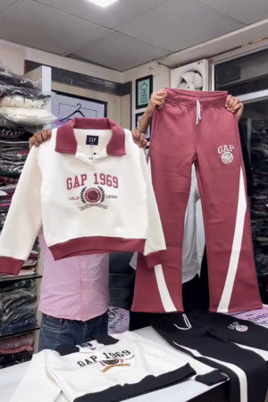 🏅Vintage-Inspired Collegiate Luxe Contrast-Sleeve Fleece Loungewear Set with Athletic Stripe Details and Elite Emblem Accents