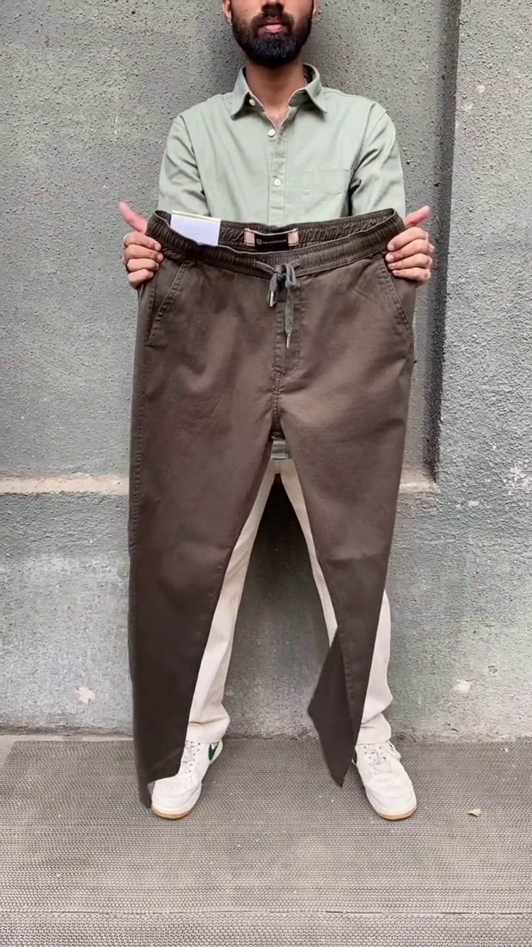 Olive Brown Elastic‑Waist Drawstring Jogger Chino Pants with Tapered Leg for Daily Casual Wear” 🤎