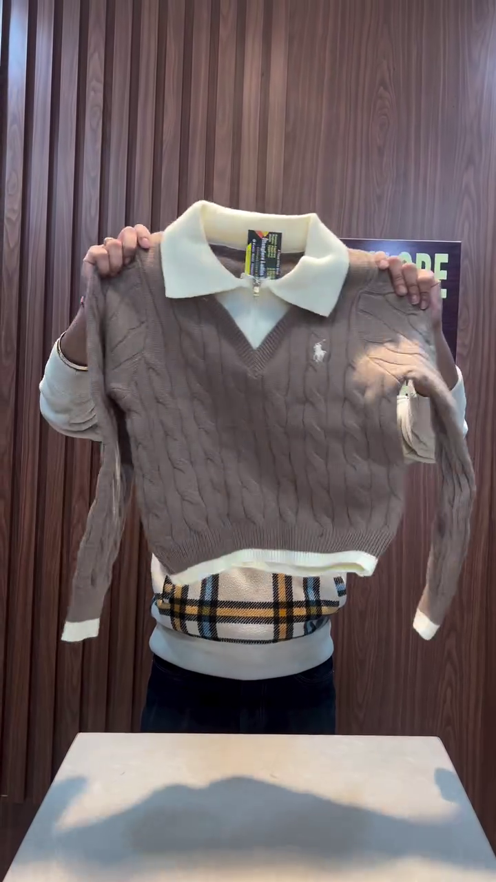 Maroon Cable‑Knit V‑Neck Sweater with Contrast Ivory Shirt‑Style Collar and Checked Hem Panel for Youth Winter Fashion” 🍷 - Image 2