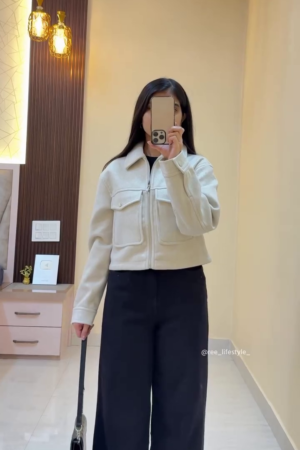 Beige Cropped Zip‑Up Utility Jacket with Front Flap Pockets Styled with Black High‑Waist Wide‑Leg Pants for Street‑Chic Winter Outfit” 🤍