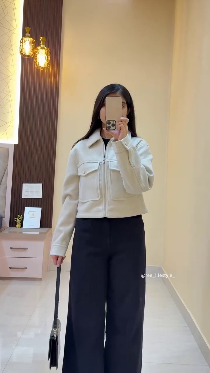 Beige Cropped Zip‑Up Utility Jacket with Front Flap Pockets Styled with Black High‑Waist Wide‑Leg Pants for Street‑Chic Winter Outfit” 🤍