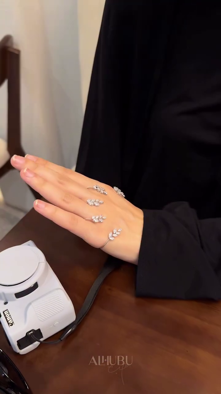 Elegant Silver‑Tone Leaf Design Adjustable Multi‑Finger Ring Set for Everyday Chic and Party Wear” 💍 - Image 2