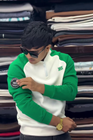 Green & White Colorblock Half‑Zip High‑Neck Fleece Winter Sweatshirt with Arm Badge Detailing for Men” 💚