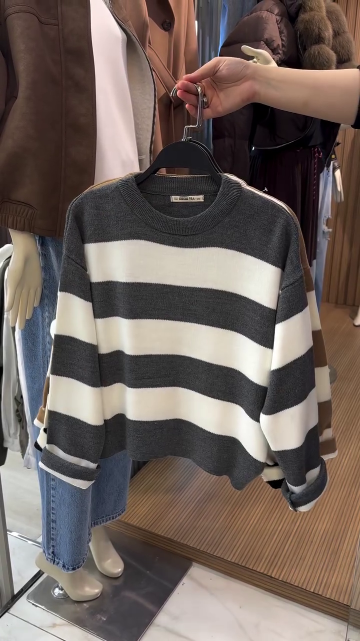 Black & White Bold Horizontal Stripe Oversized Cropped Knit Sweater with Drop Shoulders for Casual Street Style” 🖤 - Image 3