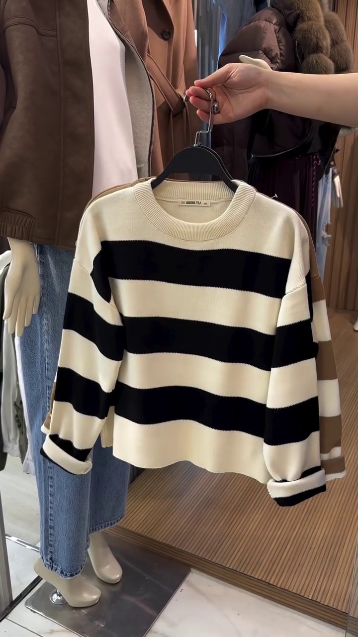 Black & White Bold Horizontal Stripe Oversized Cropped Knit Sweater with Drop Shoulders for Casual Street Style” 🖤 - Image 4