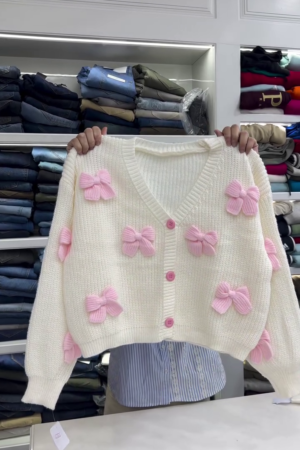 Cream Chunky‑Knit Cropped Cardigan with 3D Pink Bow Appliqués and Contrast Buttons for Cute Winter Looks” 🎀
