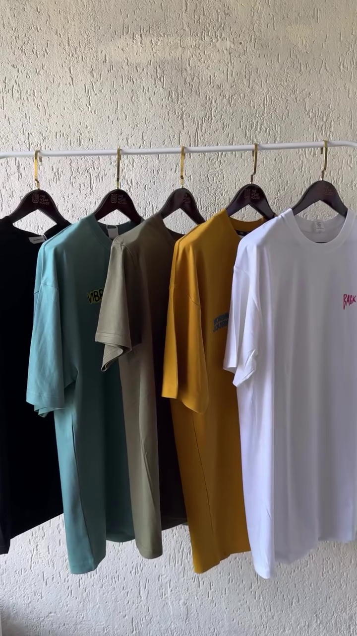 Athleisure Essential Black Graphic T-Shirt with Light Grey Jogger Pants – Everyday Sporty Comfort Wear - Image 5