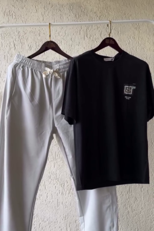 Athleisure Essential Black Graphic T-Shirt with Light Grey Jogger Pants – Everyday Sporty Comfort Wear