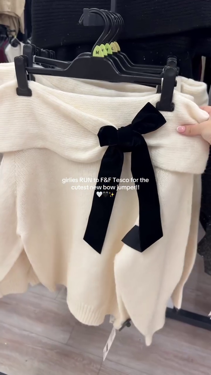 ๐ค Elegant Off-Shoulder White Wool Bow Jumper โ Chic Winter Statement Sweater - Image 2