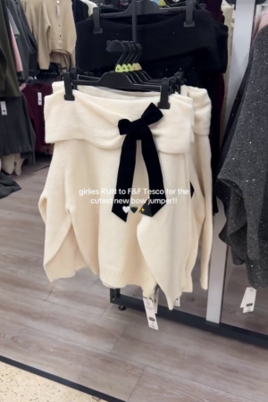 🖤 Elegant Off-Shoulder White Wool Bow Jumper – Chic Winter Statement Sweater