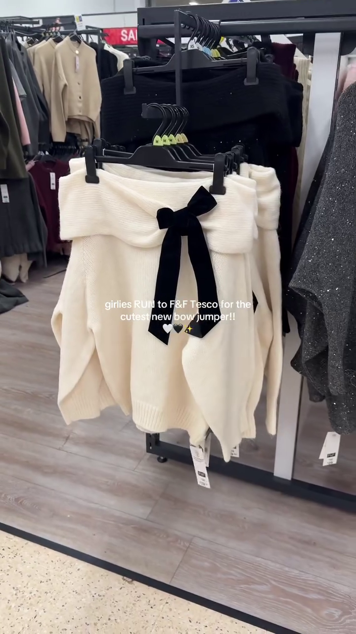 ๐ค Elegant Off-Shoulder White Wool Bow Jumper โ Chic Winter Statement Sweater