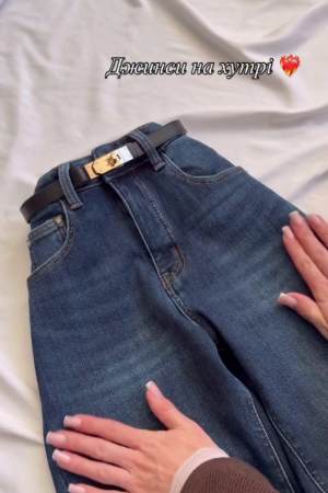  Dark Blue High-Waisted Straight Jeans with Elegant Black Belt and Gold Lock Buckle 👖🔒💙