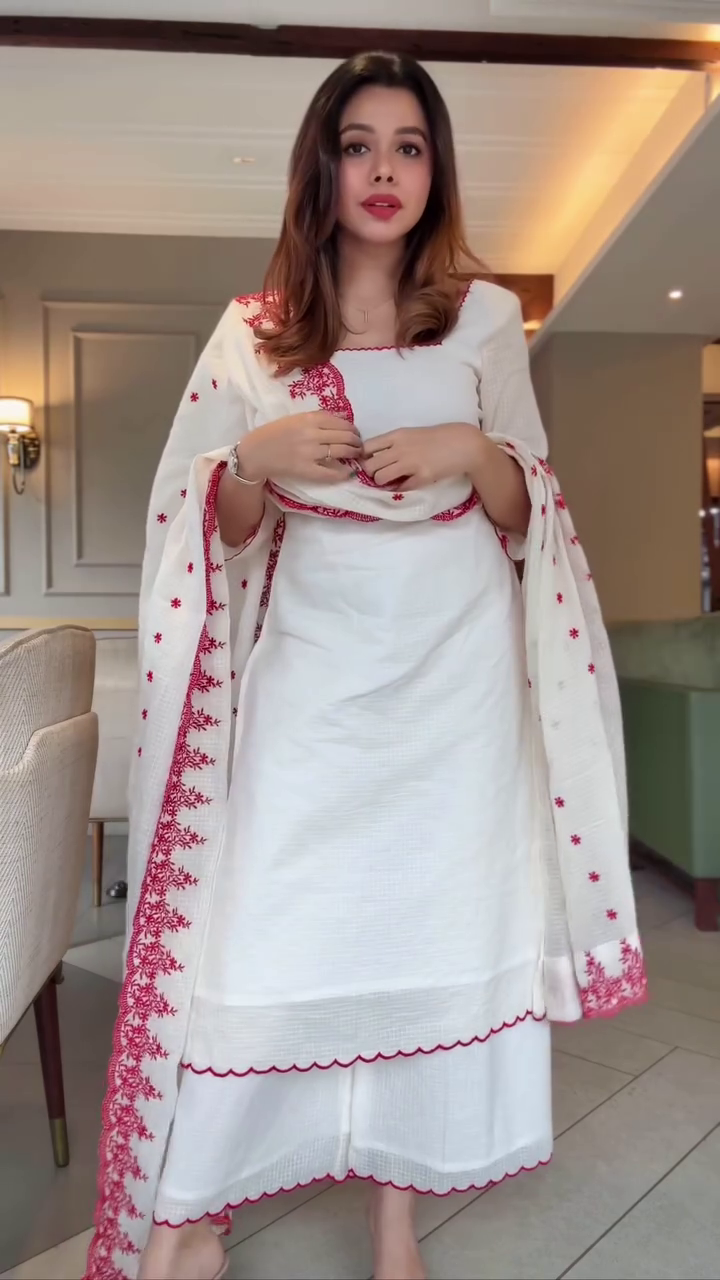 Elegant White & Pink Embroidered Straight Kurti Set with Chiffon Dupatta and Scalloped Borders β Soft, Classy & Everyday Ethnic Perfection π€πΊβ¨