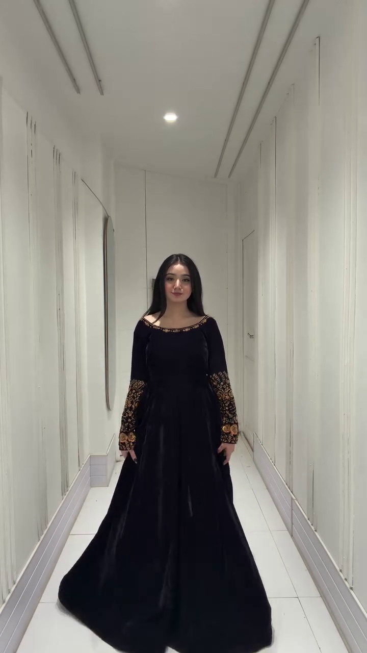 Royal Midnight Velvet Long Anarkali Gown with Gold Hand-Embroidered Sleeves & Regal Neckline β¨π€π - Image 4