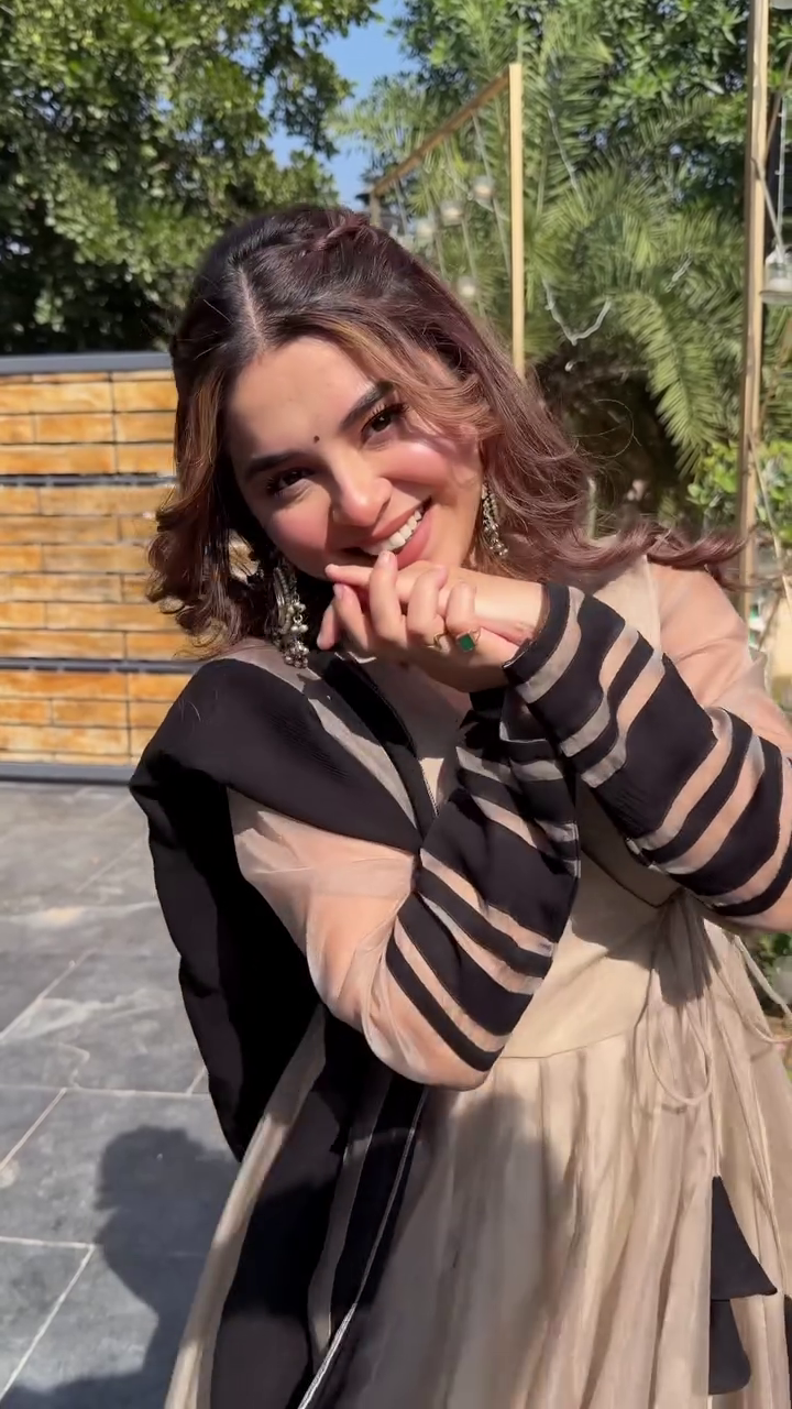 Midnight Muse Elegance ๐ค Black & Beige Velvet Lehenga with Sheer Sleeves and Gold Accents โ Luxe Twilight Edition ๐๐" - Image 4