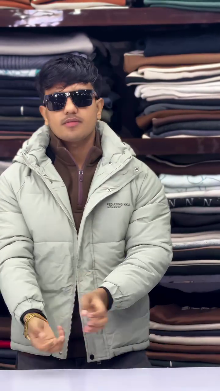 Ivory Heavy Puffer Jacket with Detachable Hood, Front Zip Closure and Utility Pockets for Men’s Extreme Winter Wear” ❄️