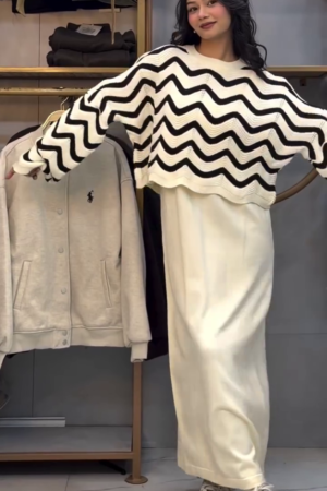 ✨Stylish Women’s Black & White Zigzag Pattern Oversized Winter Sweater With Cozy Warm Fabric✨