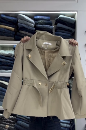 “Chestnut Zip: Market Mood with Sunglass Swagger” 🧥🕶️🛍️